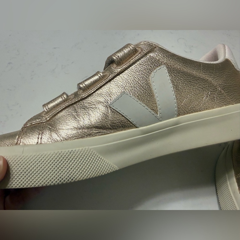 Veja ChromeFree Recife Sneakers size 39 - Anthropologie gold and white - Picture 9 of 13